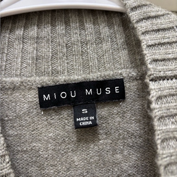 Sleeveless Tie-Detail Mock Neck Sweater Vest - Gray - Picture 2 of 2